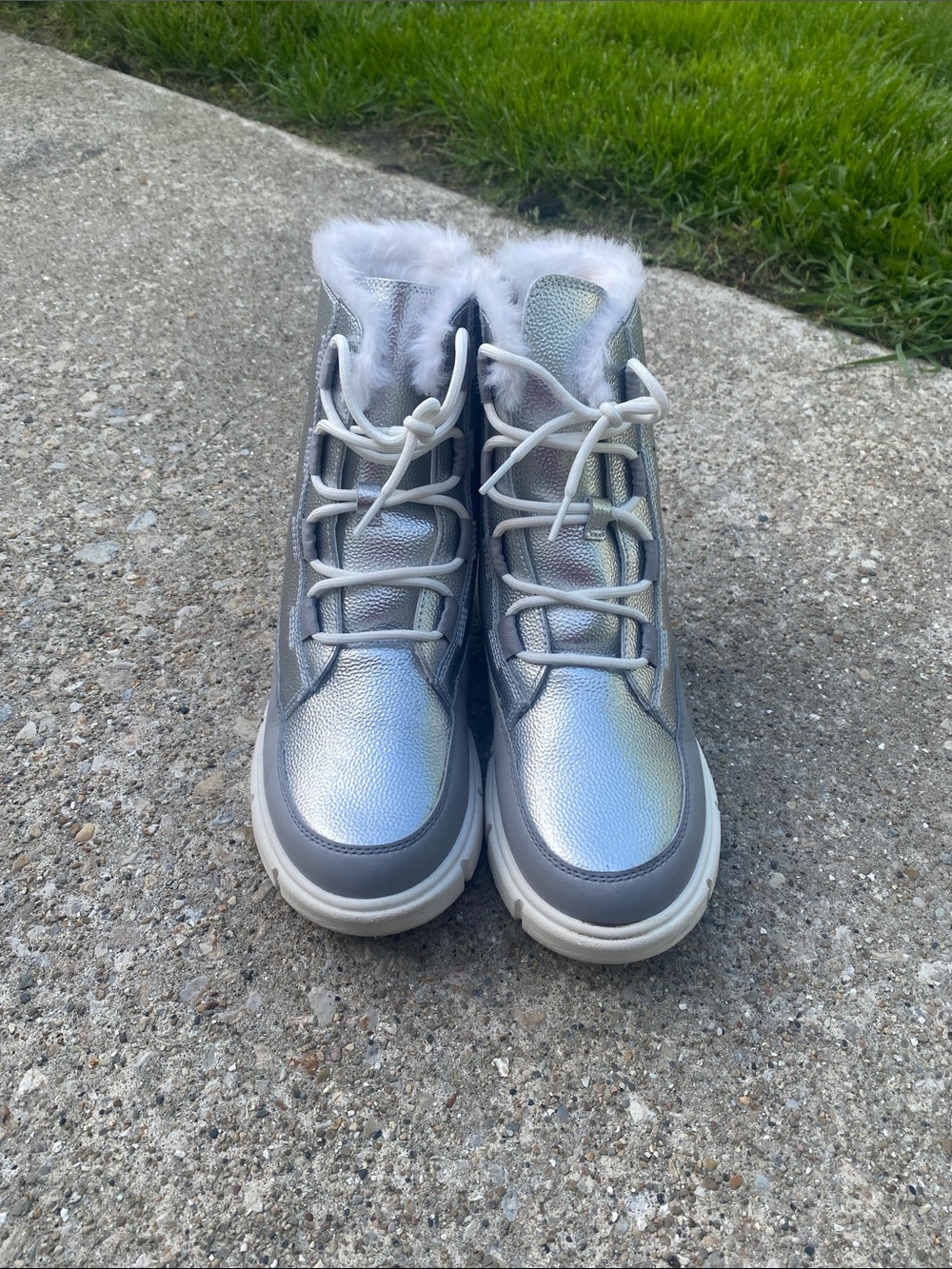 Sorel Boots Explorer II Girls  Lace up Water Proof Boots  size 6